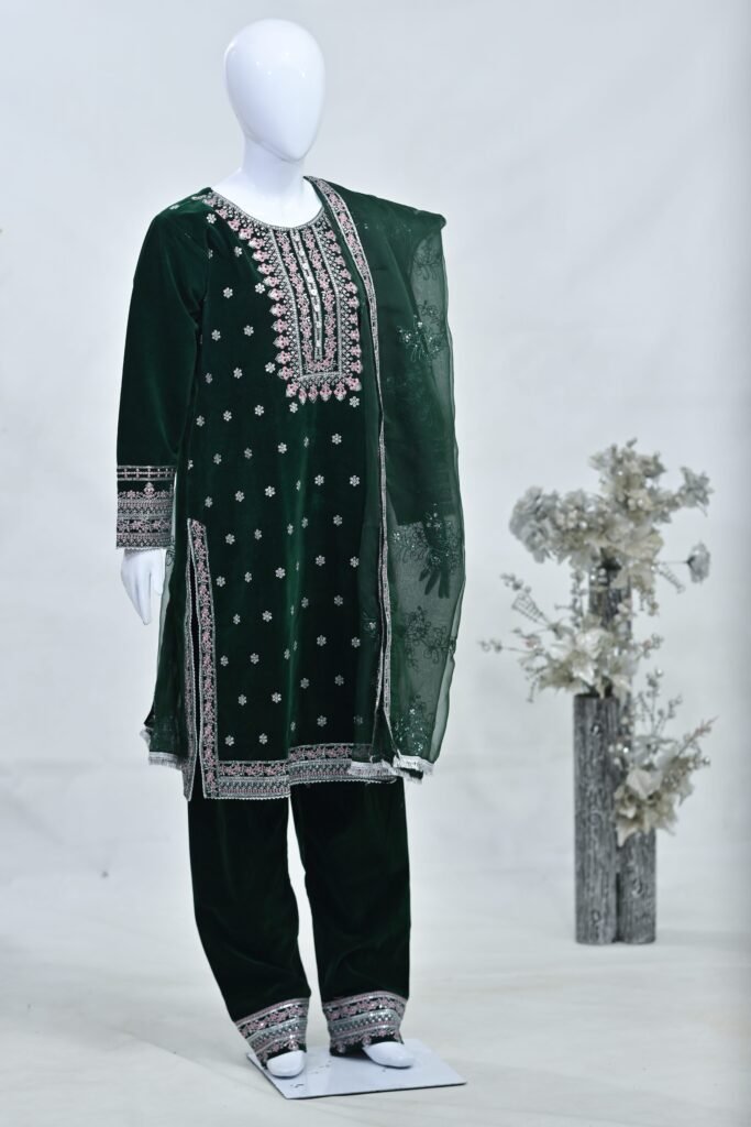 𝗘𝗹𝗲𝗴𝗮𝗻𝘁 𝗕𝗼𝘁𝘁𝗹𝗲 𝗚𝗿𝗲𝗲𝗻 𝗩𝗲𝗹𝘃𝗲𝘁 𝗗𝗿𝗲𝘀𝘀